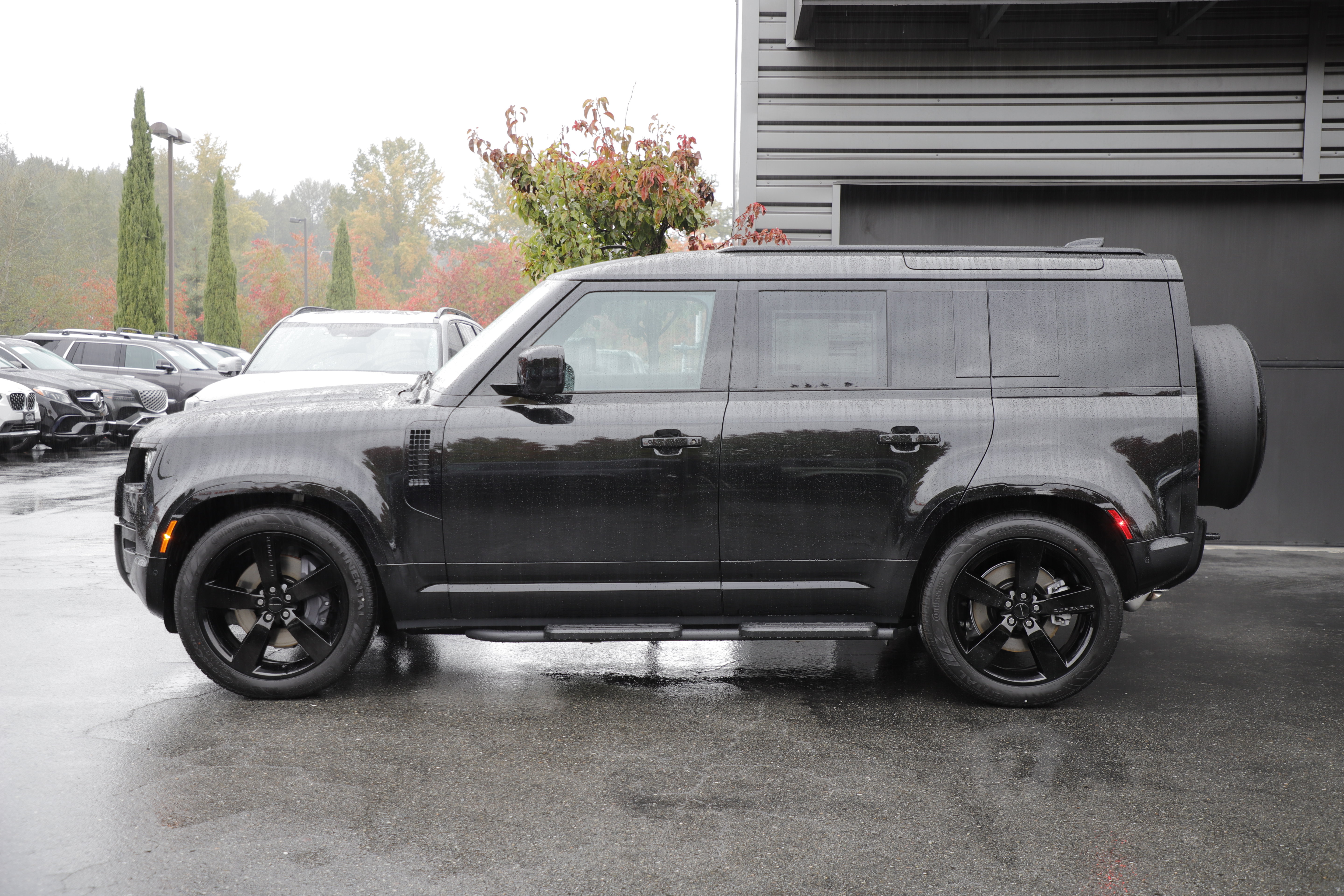 New 2026 Land Rover Defender 110 X-Dynamic SE AWD/4WD image 3