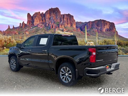 Used 2020 Chevrolet Silverado 1500 Custom w/ Custom Value Package RWD image 4