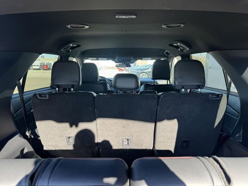 Used 2025 Ford Explorer ST-Line w/ ST-Line Street Pack image 8