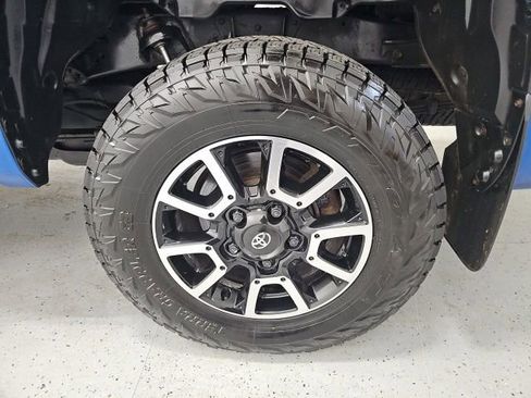 Used 2017 Toyota Tundra SR5 AWD/4WD image 10