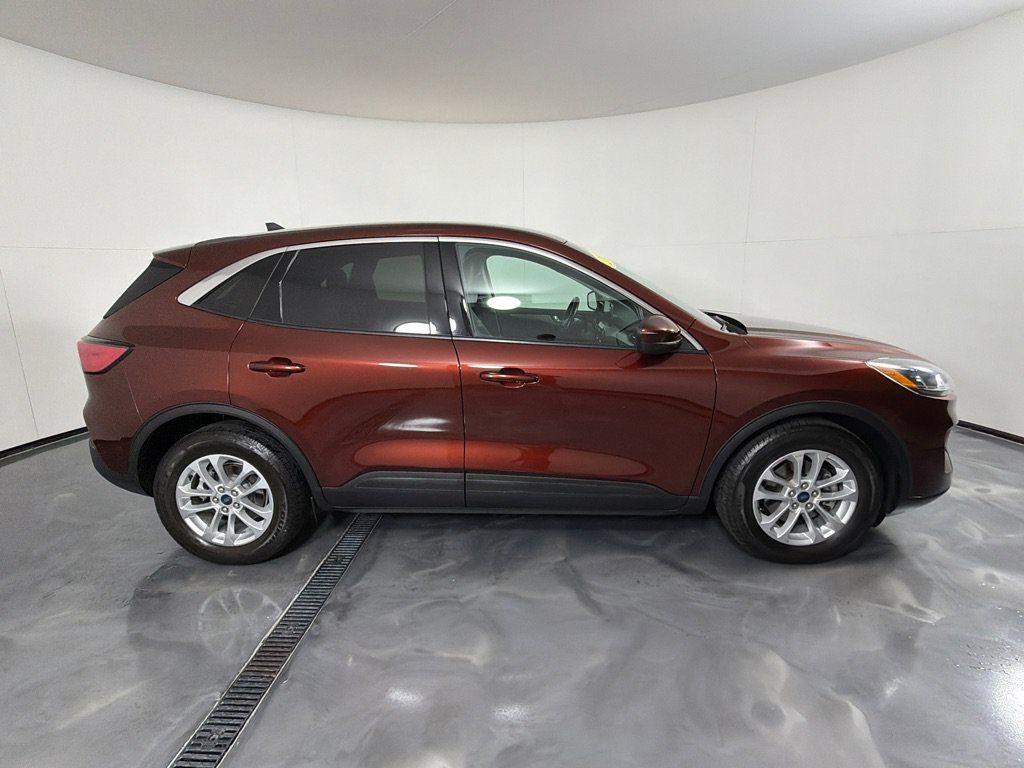 Used 2021 Ford Escape SE w/ Cold Weather Package FWD image 4