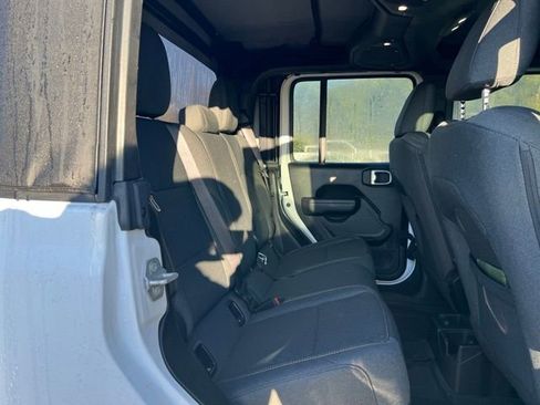 Used 2025 Jeep Gladiator Sport AWD/4WD image 14