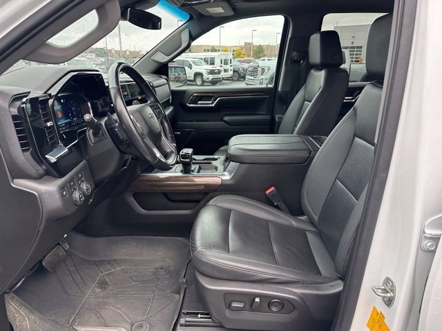 Certified 2023 Chevrolet Silverado 1500 RST w/ Redline Edition AWD/4WD image 16