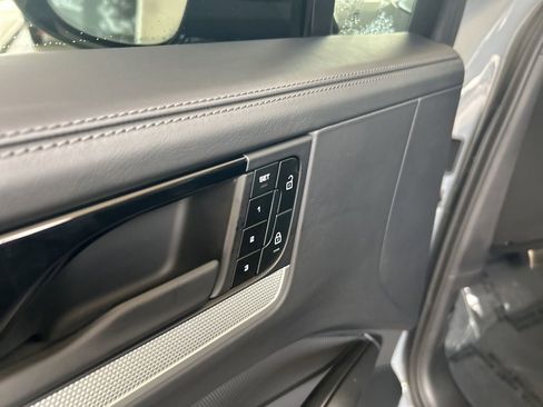 Used 2025 Porsche Cayenne S image 41