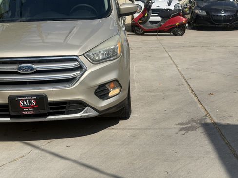 Used 2017 Ford Escape SE FWD image 10