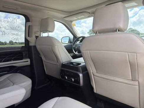 Used 2018 Ford Expedition Platinum AWD/4WD image 21