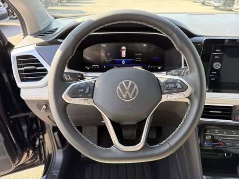 New 2026 Volkswagen Taos SE FWD image 25