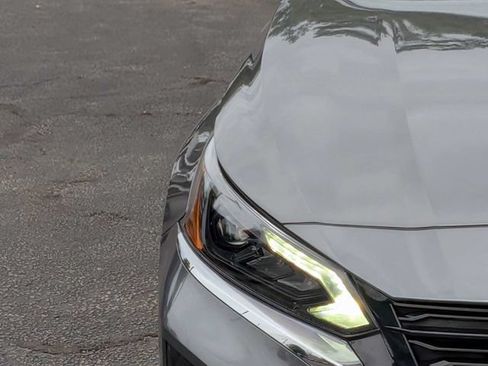 Used 2025 Nissan Altima 2.5 SV FWD image 12
