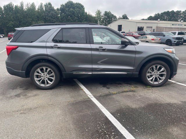 Used 2022 Ford Explorer XLT w/ Equipment Group 202A AWD/4WD image 6