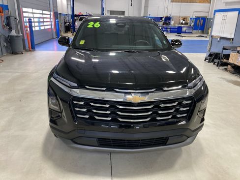 Used 2026 Chevrolet Equinox LT FWD image 2