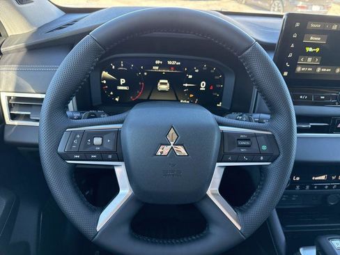 New 2026 Mitsubishi Outlander SE FWD image 14