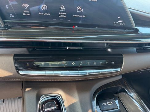 Used 2024 Cadillac Escalade Premium Luxury AWD/4WD image 38