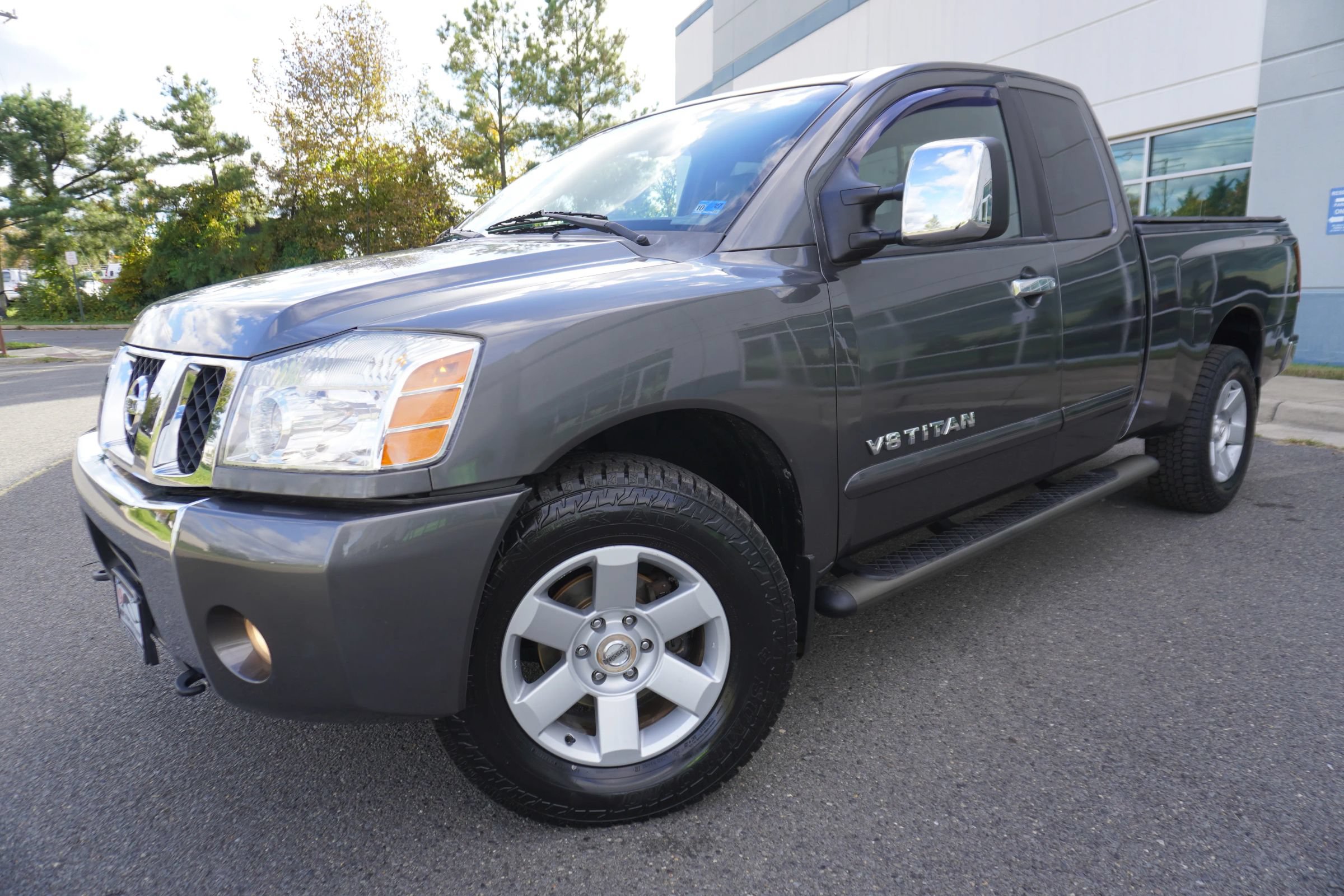 Used 2007 Nissan Titan LE w/ Tow Pkg AWD/4WD image 3