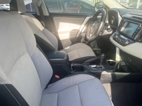Used 2017 Toyota RAV4 XLE w/ Convenience Package AWD/4WD image 4