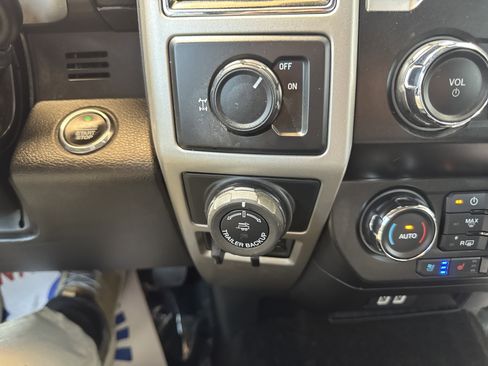Used 2020 Ford F150 Lariat RWD image 24