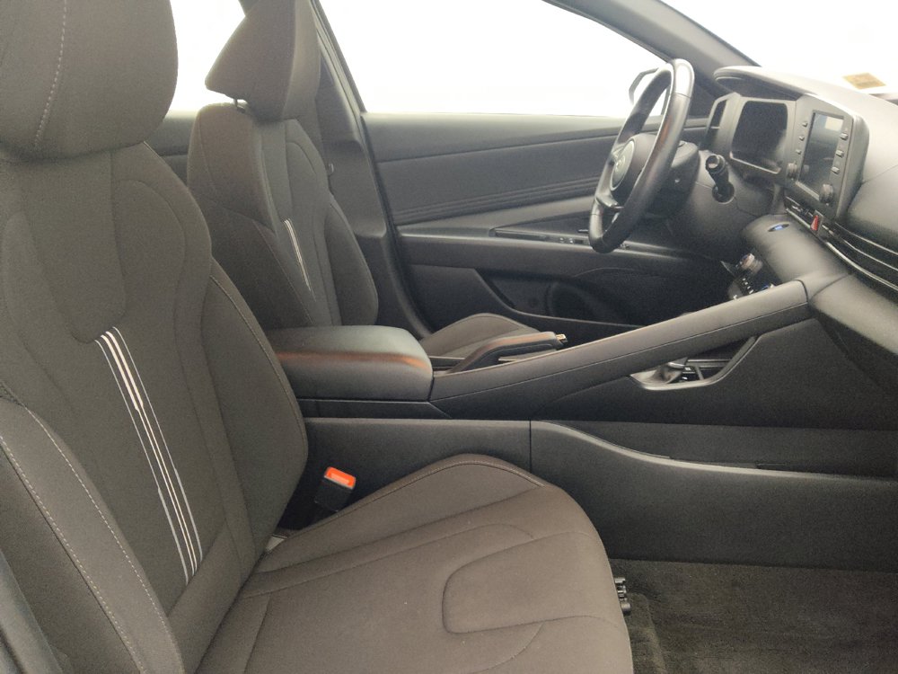 Used 2025 Hyundai Elantra Sport FWD image 21