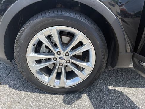 Used 2018 Ford Explorer Limited w/ Ford Safe & Smart Package FWD image 17