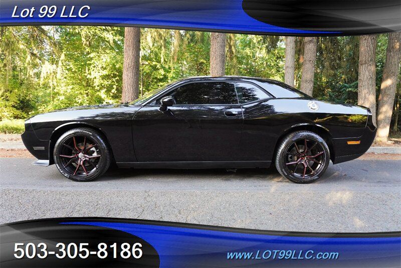 Used 2014 Dodge Challenger SXT RWD image 1