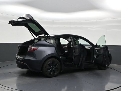 Used 2024 Tesla Model Y Long Range AWD/4WD image 30