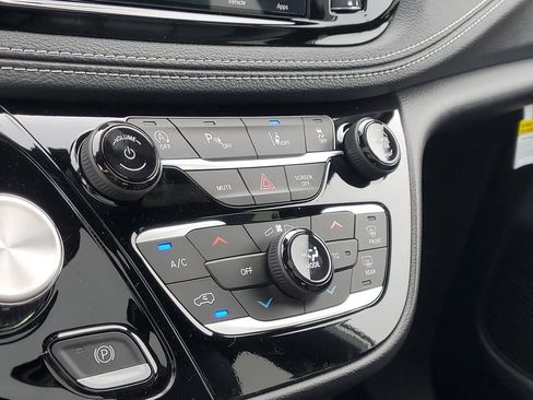 New 2027 Chrysler Pacifica Select FWD image 34