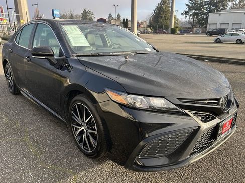 Certified 2024 Toyota Camry SE image 3