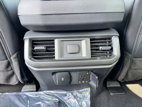 Used 2025 Ford F150 Lariat w/ Equipment Group 501A Mid image 38