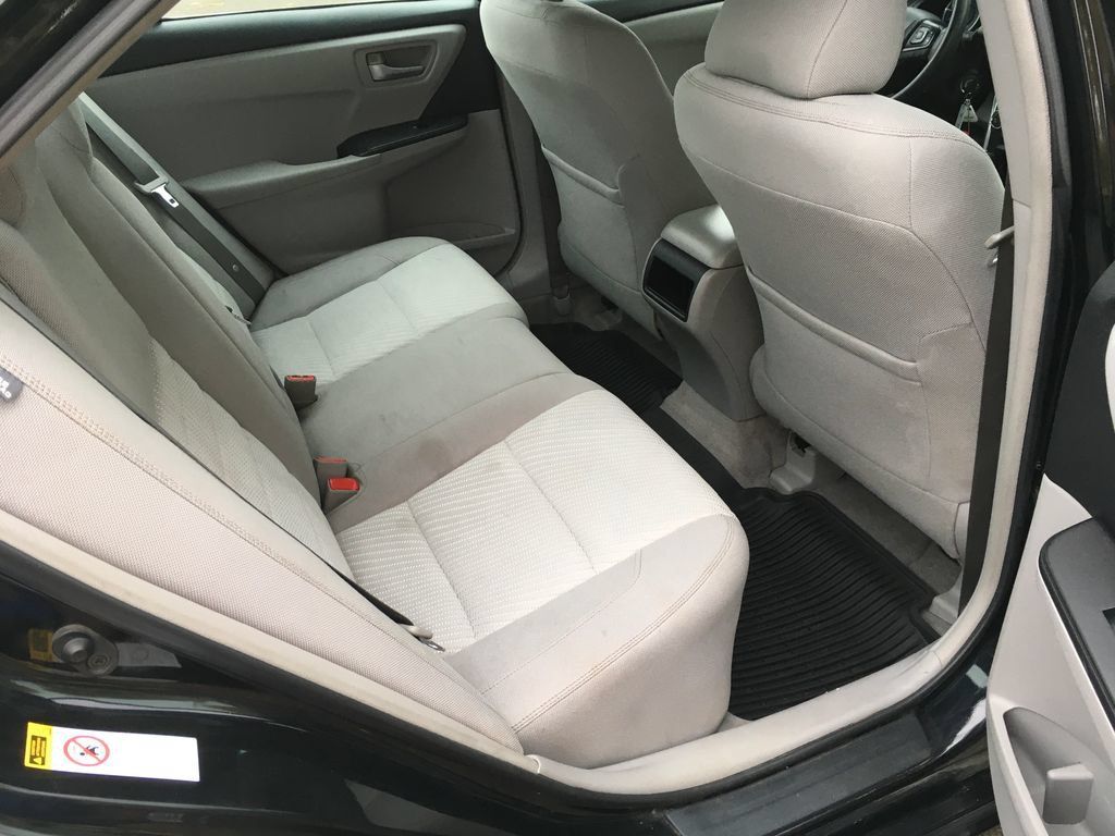 Used 2017 Toyota Camry LE FWD image 8