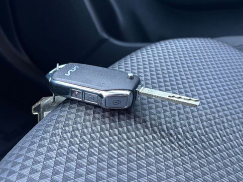 Used 2025 Kia Soul LX w/ LX Technology Package FWD image 21