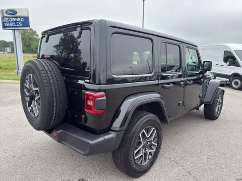 Used 2025 Jeep Wrangler Unlimited Sahara AWD/4WD image 5