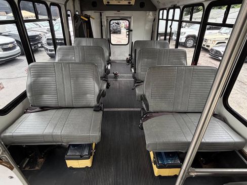 Used 2009 Ford E-450 and Econoline 450 RWD image 16