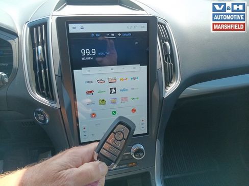 Used 2024 Ford Edge SEL w/ Convenience Package AWD/4WD image 3