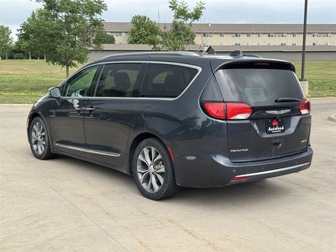 Used 2019 Chrysler Pacifica Limited FWD image 6
