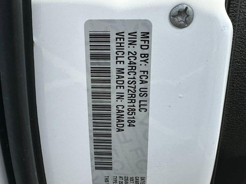 Used 2024 Chrysler Pacifica Limited image 25