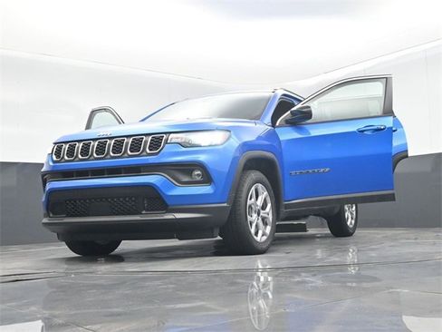 New 2025 Jeep Compass Latitude image 64