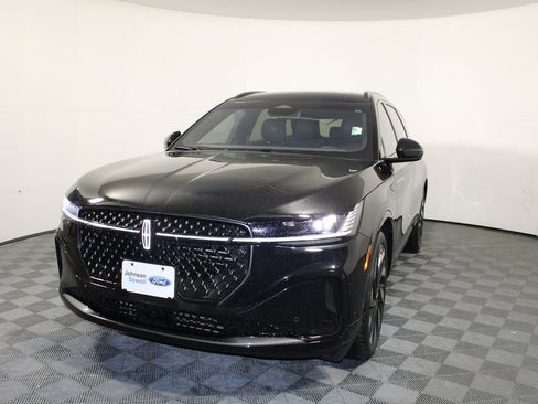 Used 2024 Lincoln Nautilus Reserve w/ Equipment Group 203A image 4