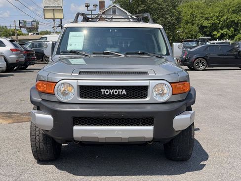 Used 2012 Toyota FJ Cruiser 4WD w/ Upgrade Pkg image 2