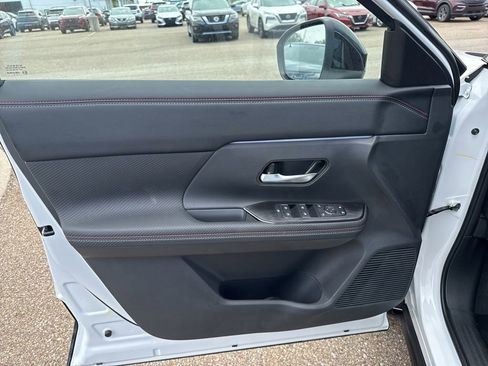 New 2026 Nissan Kicks SR w/ SR Premium Package AWD/4WD image 10