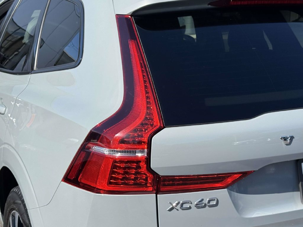 Used 2024 Volvo XC60 B5 Plus w/ Protection Package Premier AWD/4WD image 8