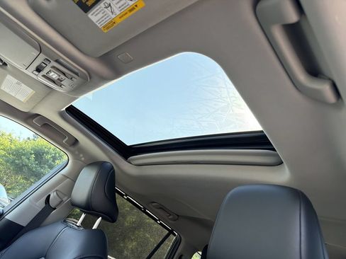 Used 2021 Toyota Highlander XLE AWD/4WD image 27