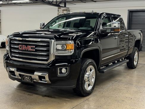 Used 2016 GMC Sierra 2500 SLT w/ Duramax Plus Package image 3