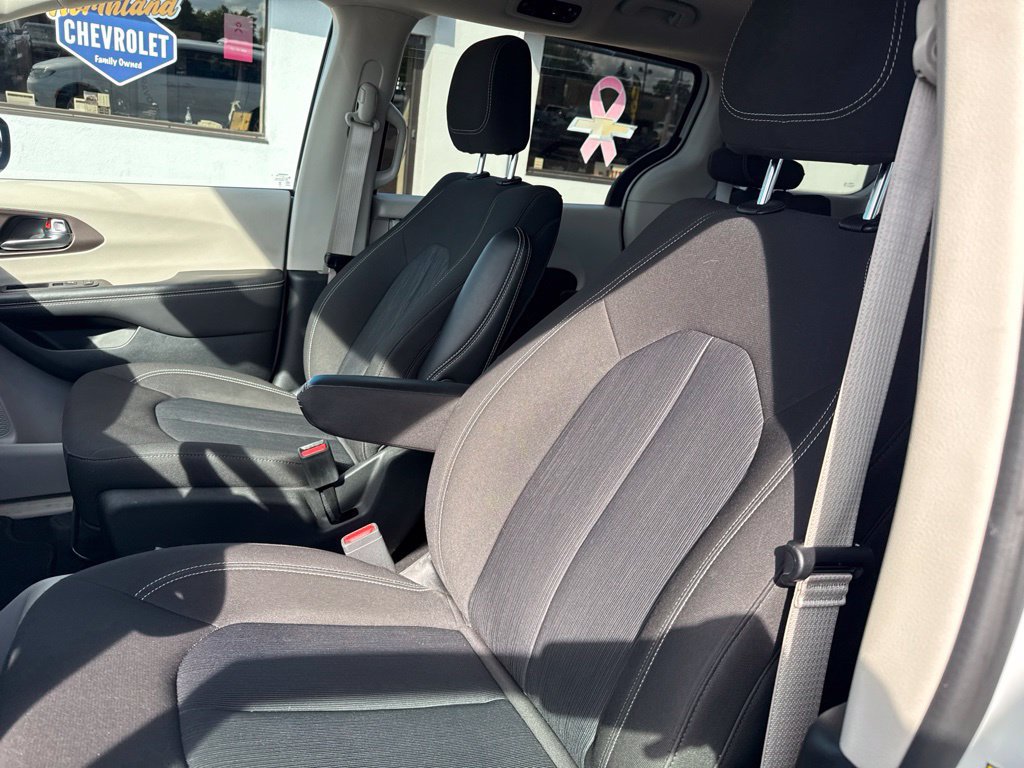 Used 2024 Chrysler Voyager LX FWD image 33