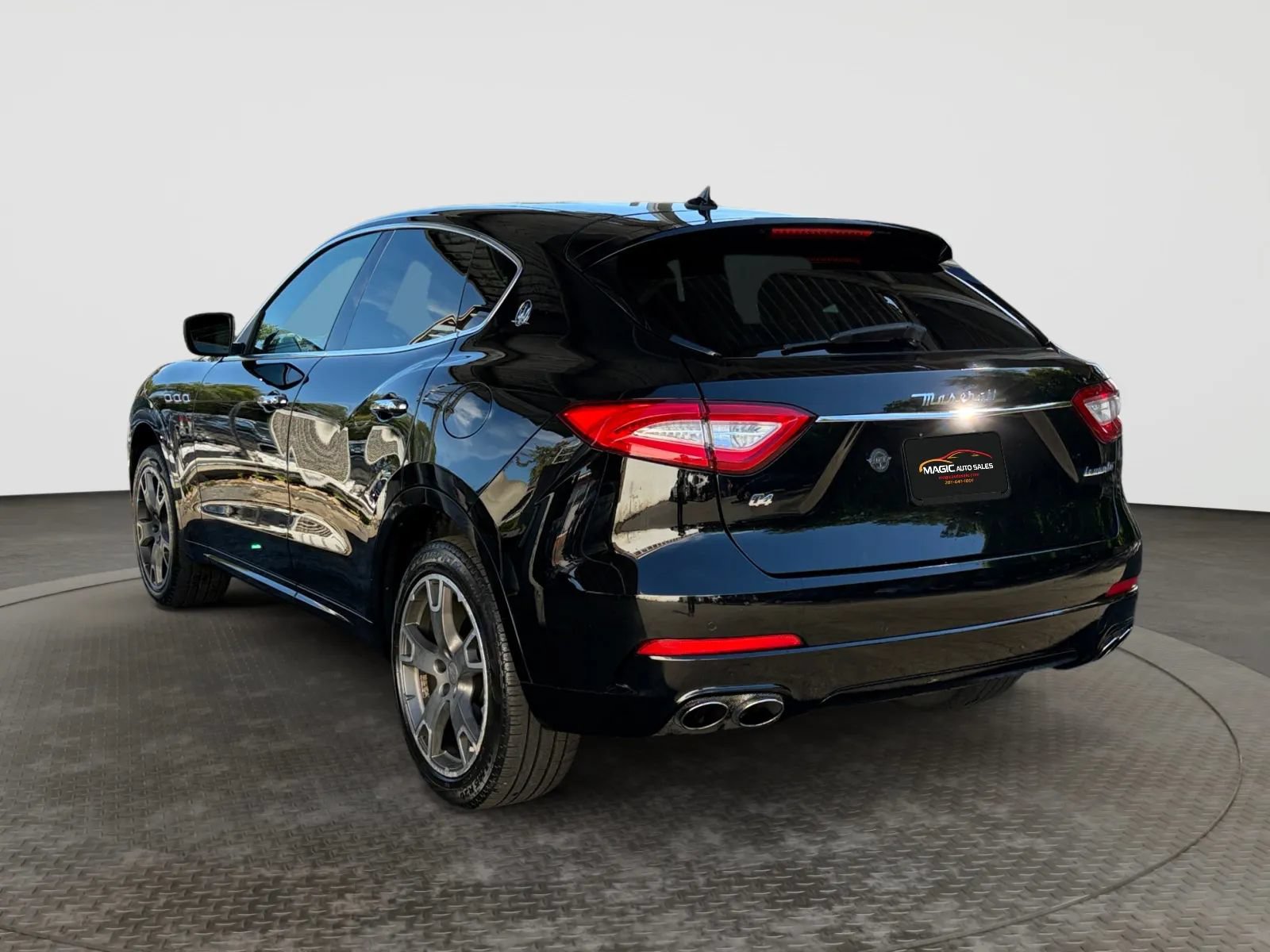 Used 2019 Maserati Levante AWD/4WD image 8