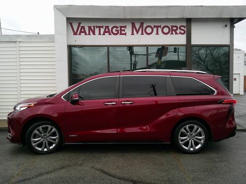 Used 2021 Toyota Sienna Platinum image 7