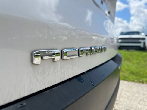 Used 2023 GMC Acadia AT4 w/ Preferred Package AWD/4WD image 12