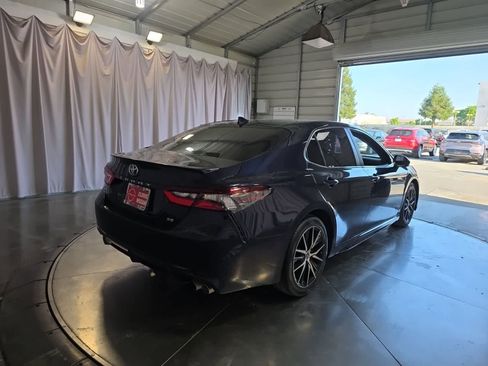 Used 2021 Toyota Camry SE w/ Carpet Mat Package (TMS) image 10