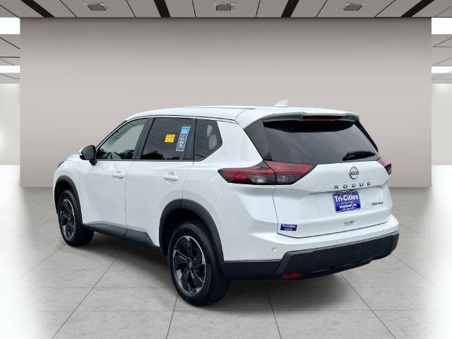 Used 2024 Nissan Rogue SV AWD/4WD image 7