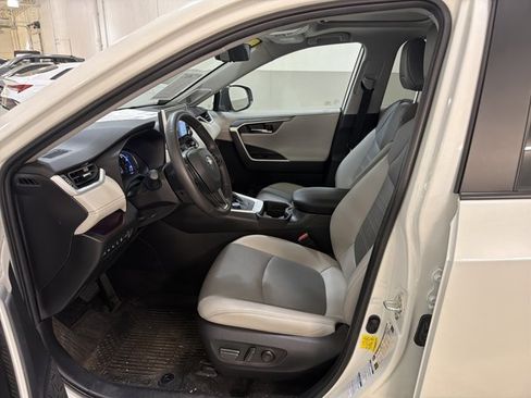 Used 2021 Toyota RAV4 Limited AWD/4WD image 6