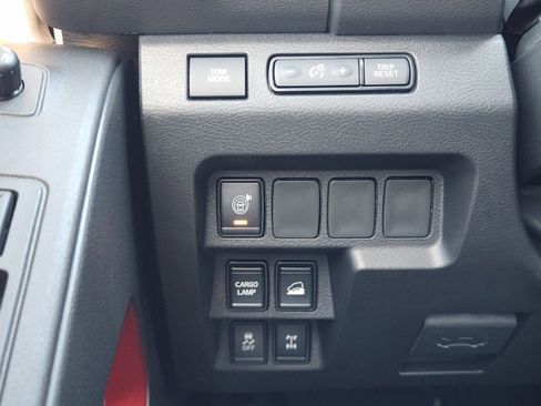 Used 2025 Nissan Frontier PRO-4X image 22