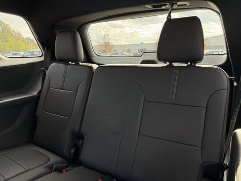 Used 2022 Chevrolet Traverse RS image 28