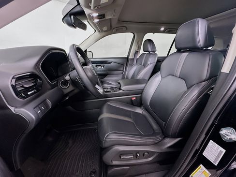 Used 2023 Honda Pilot Touring image 13